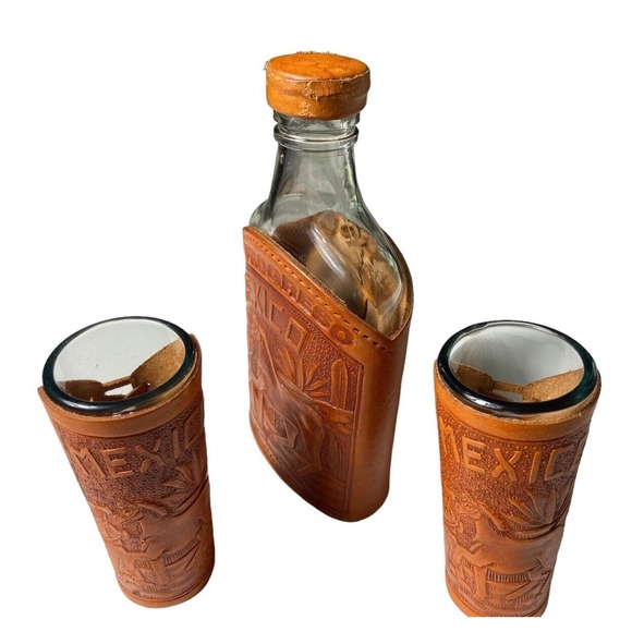 Mexico N. Progreso Hand Tooled Leather Flask Bottle And Two Shot Glasses - Picture 10 of 12